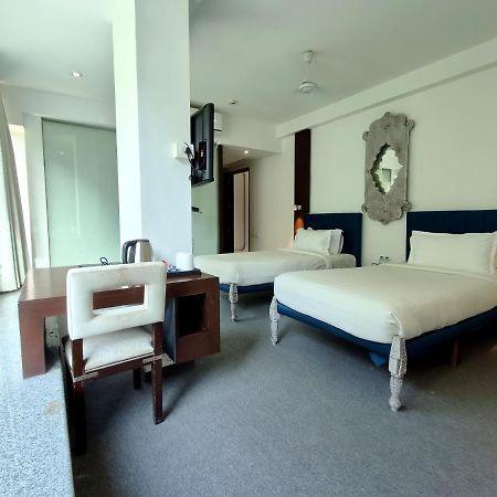 The Sky Imperial Hotel Yahvi Vadodara Extérieur photo