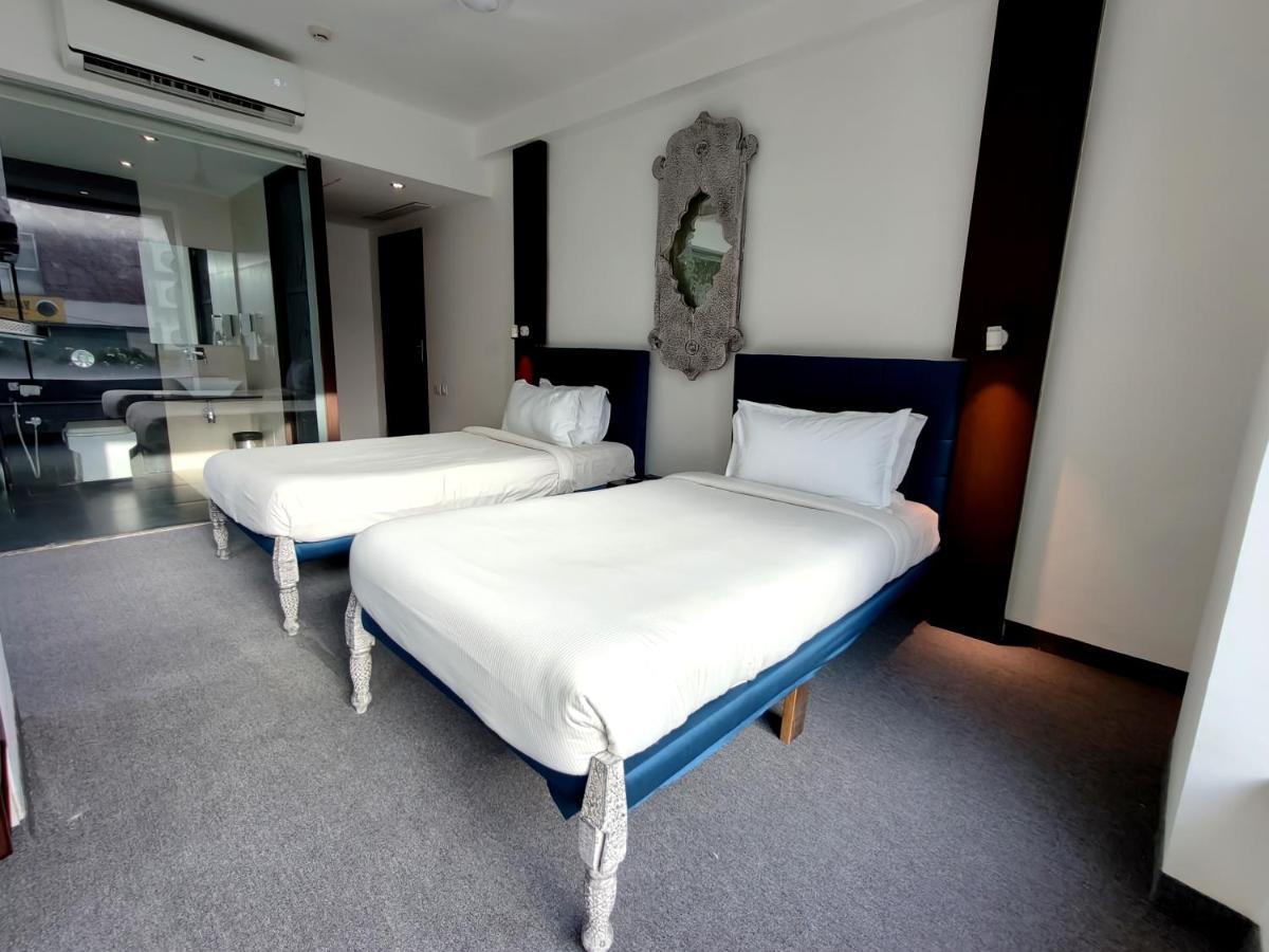 The Sky Imperial Hotel Yahvi Vadodara Extérieur photo