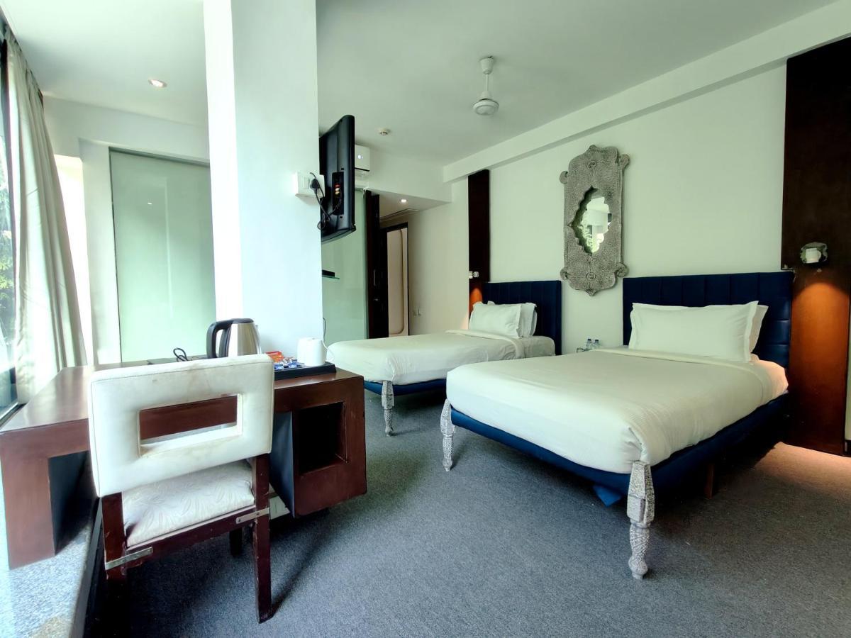 The Sky Imperial Hotel Yahvi Vadodara Extérieur photo