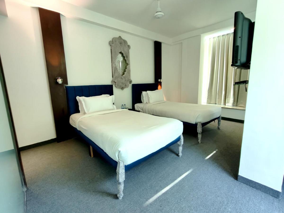 The Sky Imperial Hotel Yahvi Vadodara Extérieur photo