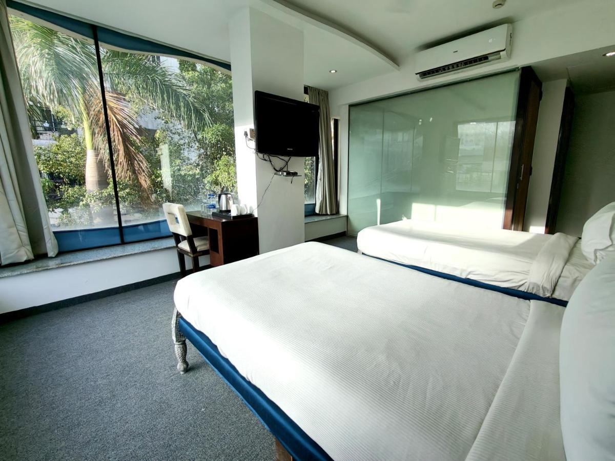 The Sky Imperial Hotel Yahvi Vadodara Extérieur photo