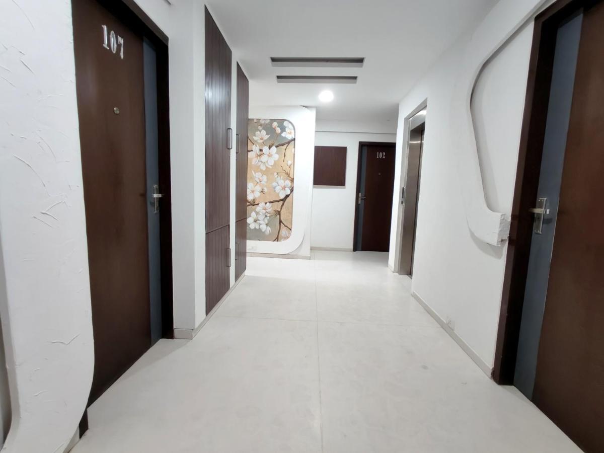 The Sky Imperial Hotel Yahvi Vadodara Extérieur photo