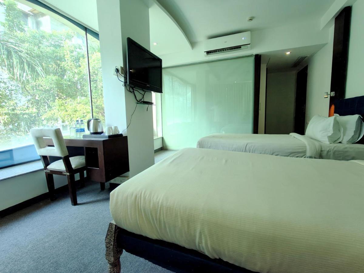 The Sky Imperial Hotel Yahvi Vadodara Extérieur photo