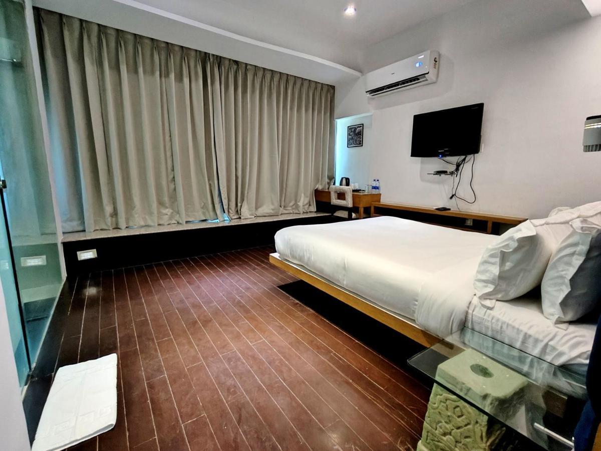 The Sky Imperial Hotel Yahvi Vadodara Extérieur photo