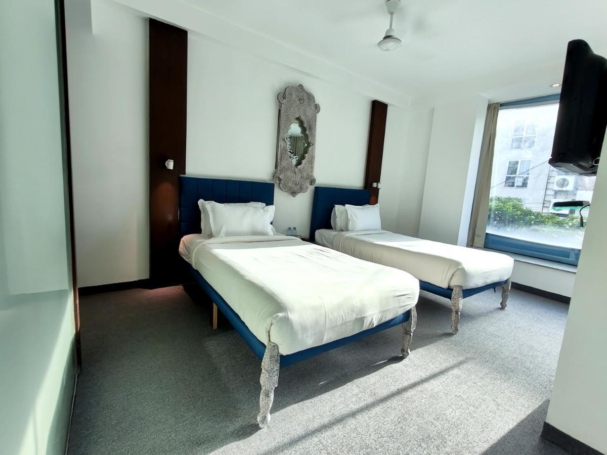 The Sky Imperial Hotel Yahvi Vadodara Extérieur photo
