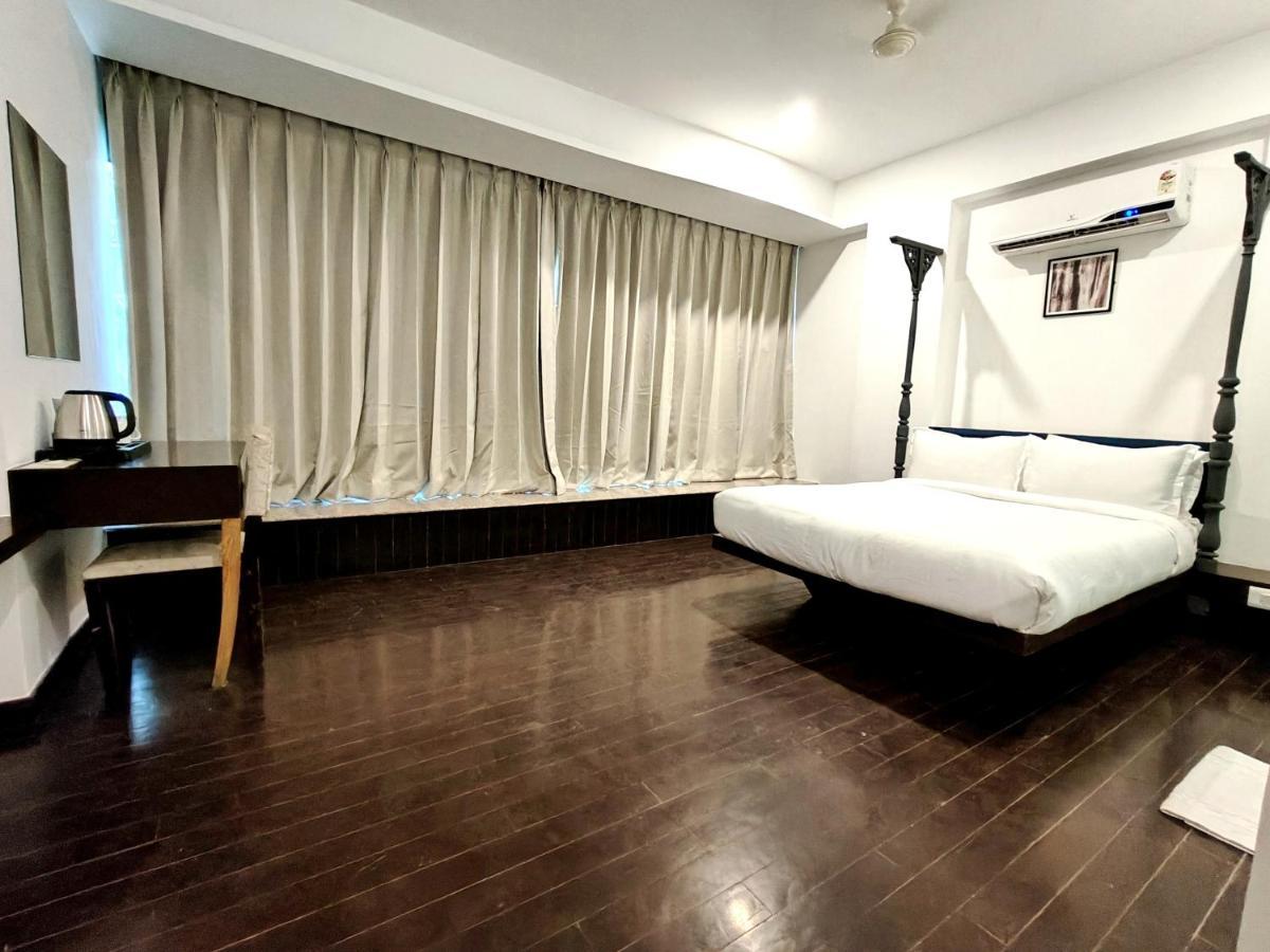 The Sky Imperial Hotel Yahvi Vadodara Extérieur photo