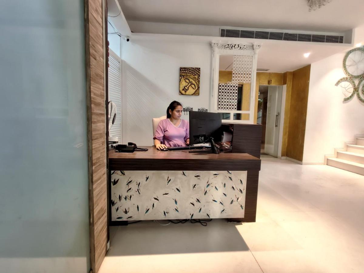 The Sky Imperial Hotel Yahvi Vadodara Extérieur photo