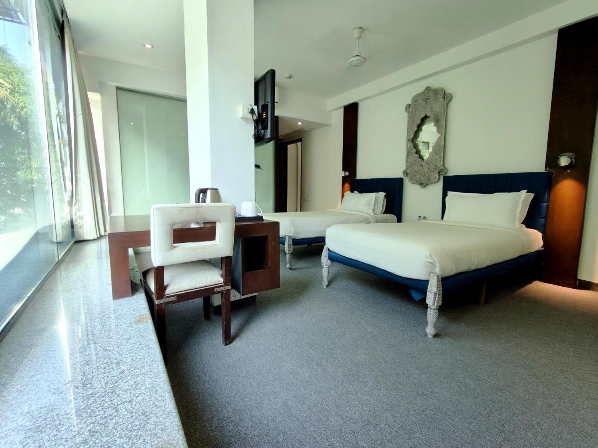 The Sky Imperial Hotel Yahvi Vadodara Extérieur photo