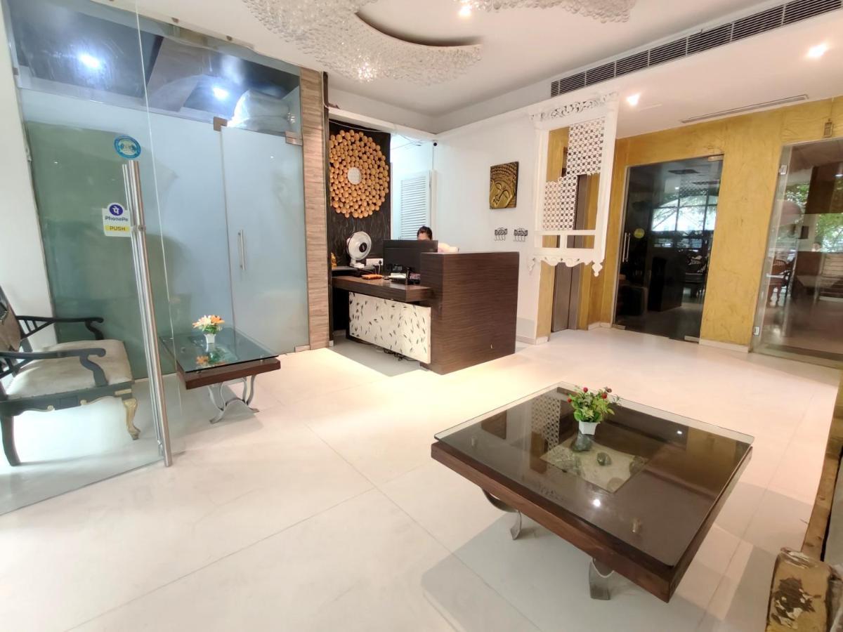 The Sky Imperial Hotel Yahvi Vadodara Extérieur photo